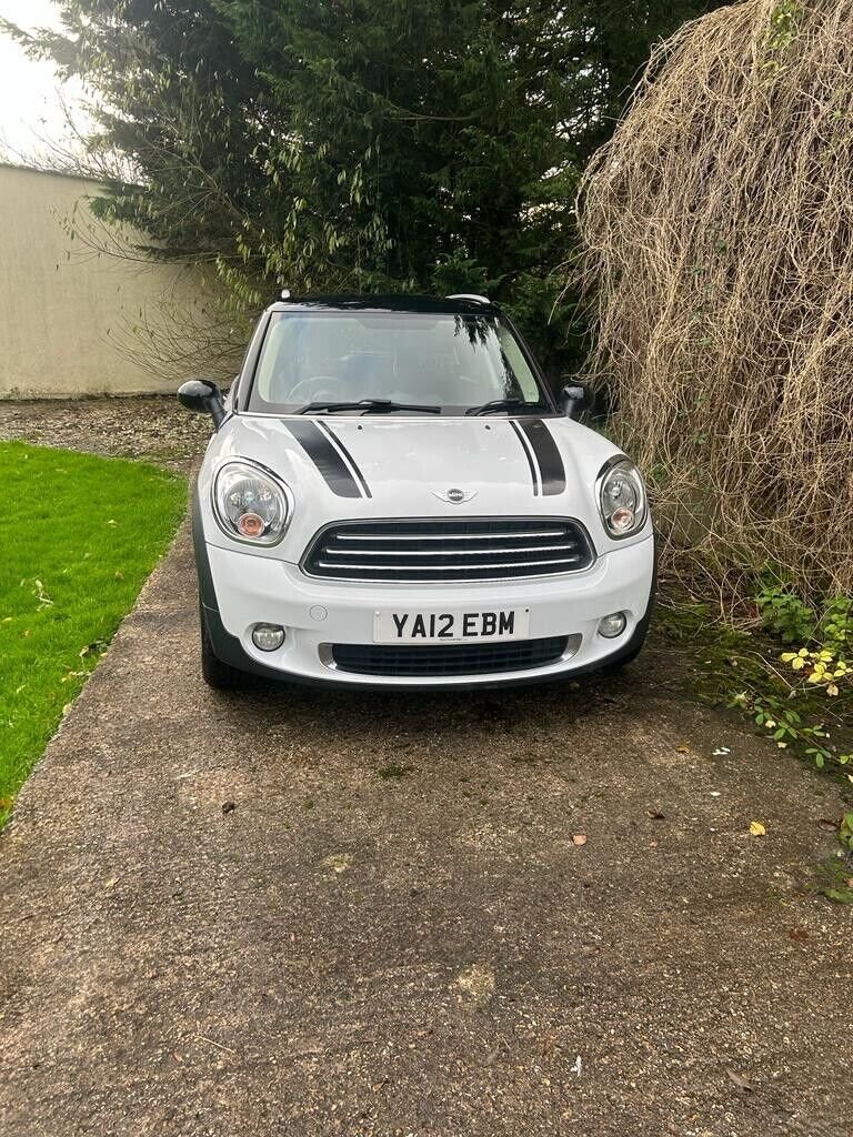 This 2012 Mini Countryman is a 5 door hatchback with a manual transmission and 102