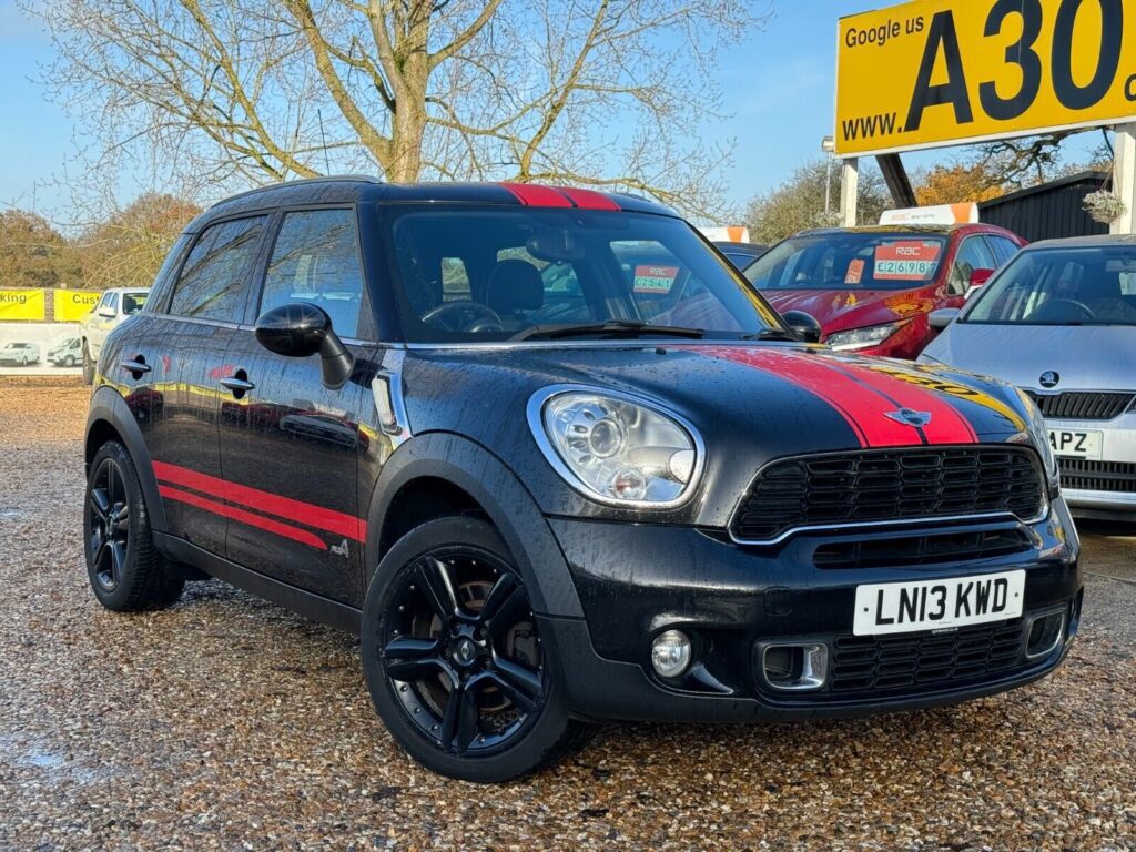 This 2013 Mini Countryman Cooper S All4 in Black is a stylish  5 door hatchback with automatic transmission