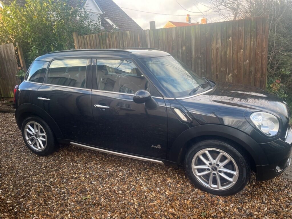 Black 2015 Mini Countryman Cooper D All4 5 Door Hatchback with Chili/Media Pack for sale -Spares or repair 