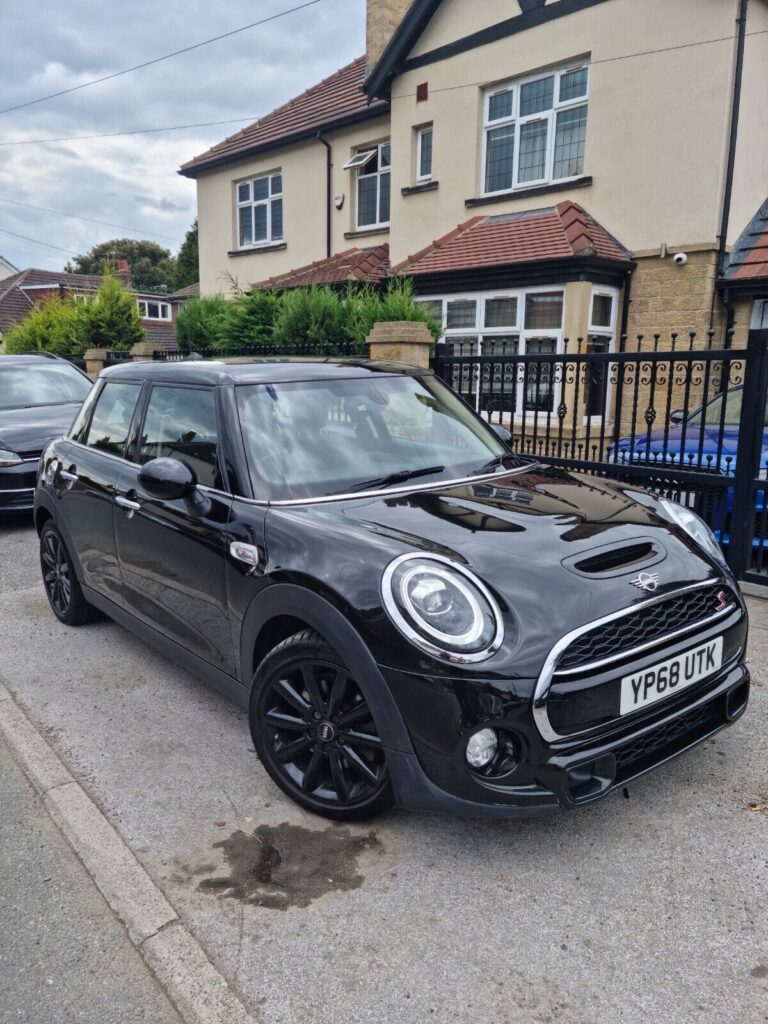 2018 '68' MINI HATCH COOPER S PETROL - 5 DOORS - START/STOP - MANUAL GEARBOX - GENUINE LOW 32K MILEAGE - MINI SERVICE HISTORY - VERY HIGH SPEC - MINI MIDNIGHT BLACK METALLIC