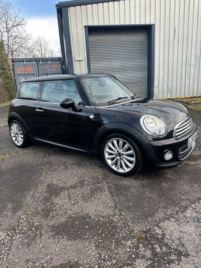 This 2010 Mini Cooper D is a stylish 3-door hatchback with a manual transmission and with full leather heated interior. It has had two previous owner. The car has a 1598 cc engine and is registered as a 2010 model.