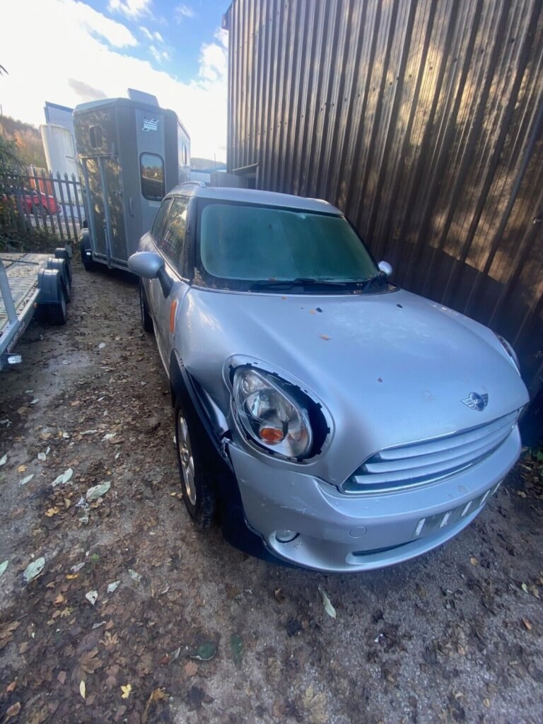 This 2012 Mini Cooper D Countryman is a five-door hatchback with a manual transmission. It has covered 76248 careful miles. It has a sleek silver exterior and runs on diesel fuel. The car has had only one previous owner and comes with a V5C registration document.