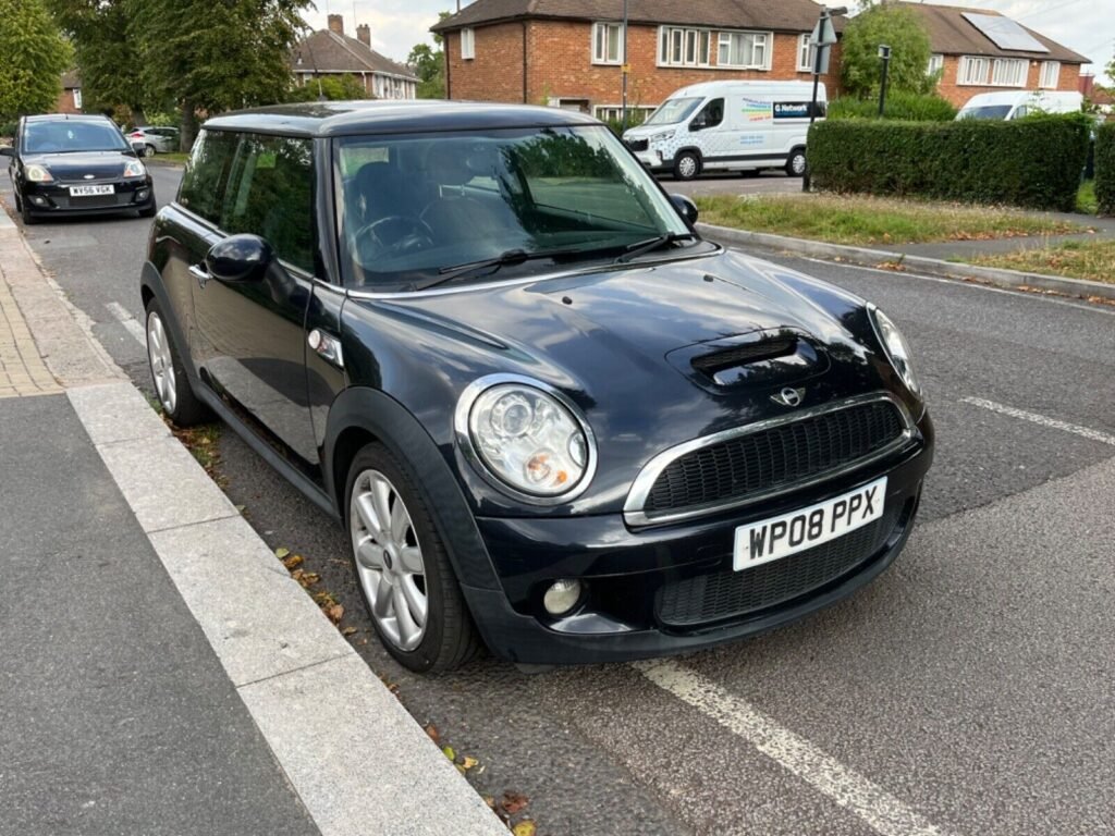 This black Mini Cooper S is a stylish and sporty 3-door hatchback with manual transmission and right-hand drive. With a powerful 111-185 kW engine