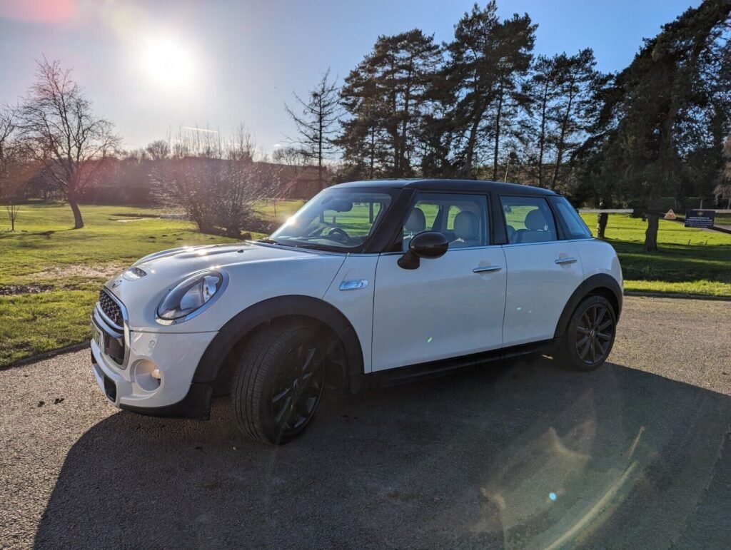 Very Clean Condition Mini Cooper S - Pepper White 5dr Hatch - 2 Keys - 1yr MOT No Advisories - Next MOT due 26/01/2025 - FSH- HPI Clear-  Chili Pack - Black 17" Cosmos Spoke Alloy Wheels - Matching Tyres all round - Keyless Start - Front & Rear Parking Sensors - Heads Up Display - Full Leather in well looked after Satellite Grey - Black Roof & Mirrors - Visual Boost Radio - Electric Windows & Mirrors - Mini Connected - Cruise Control - Bluetooth Phone - Air Con - Non-Smoker - Drives like new - 4 owners(please note - in the Bonnet pictures