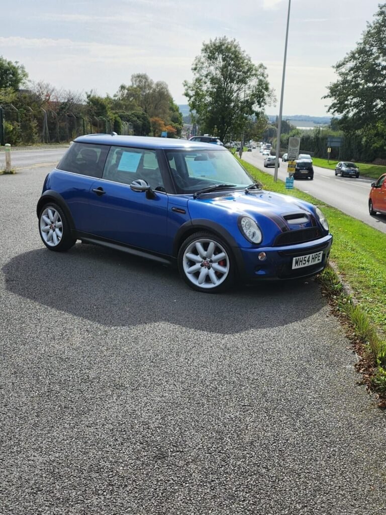 This Mini Cooper S R53 is a stylish and sporty hatchback that is sure to turn heads. With its manual transmission