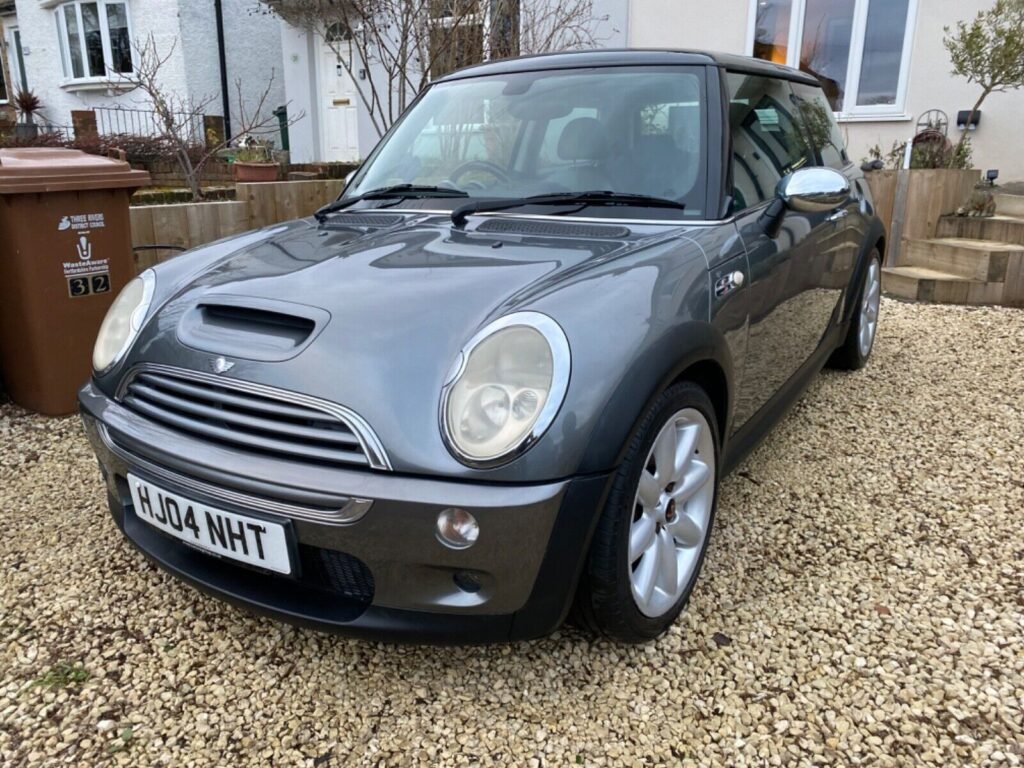 This 2004 Mini Cooper S R53 is a stylish and reliable vehicle with a mileage of 105990. The 3 door hatchback has a grey exterior with a matching grey interior. It has a manual 6 speed transmission and a right-hand drive. The car is ULEZ compliant and has an engine size of 1598. This passenger vehicle has 4 seats and 3 doors