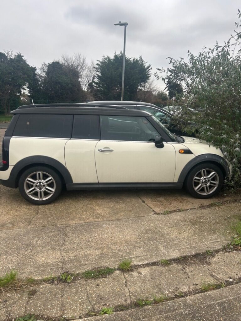 This Mini Cooper Clubman 1.6 Diesel has a sleek white exterior and a spacious estate body type with five seats. It has had seven previous owners and a low mileage of only 65