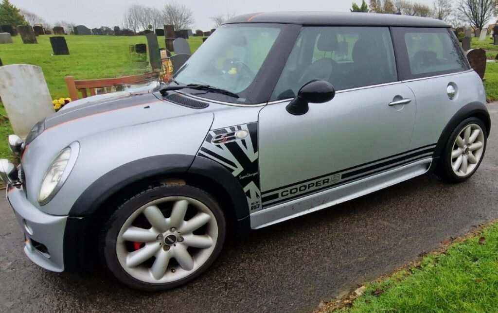 2002 Mini Cooper S R53 supercharged. ULEZ compliant meaning it can be driven into London areas with no payment needed (feel free to check for yourself). 133000 miles